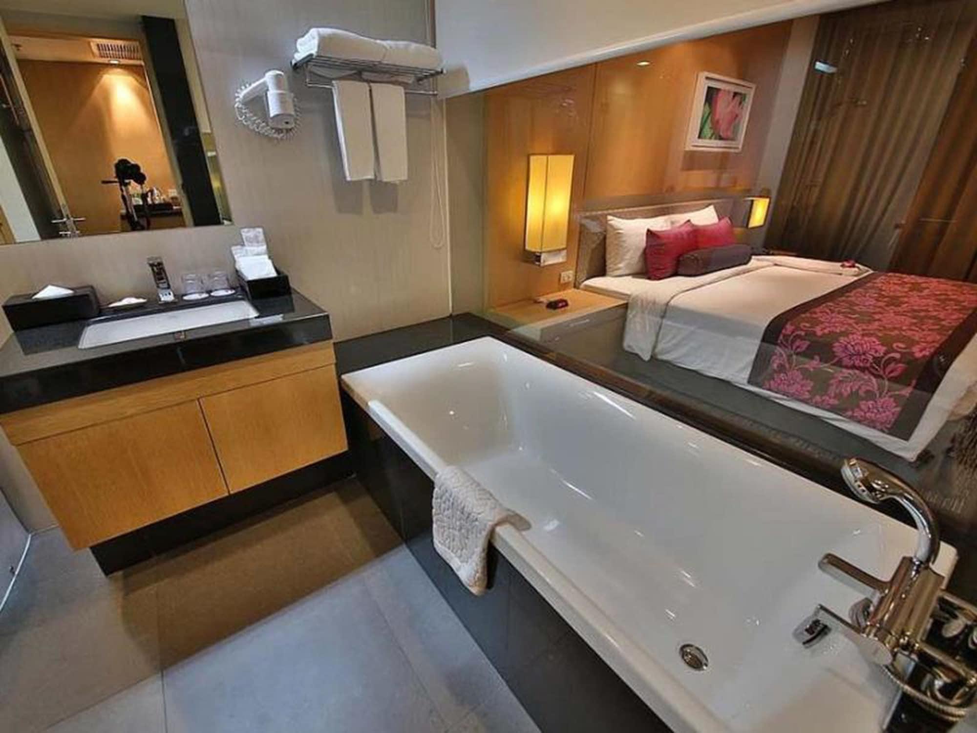 Hotel Amaranth Suvarnabhumi - Free Suvarnabhumi Airport Shuttle 5*